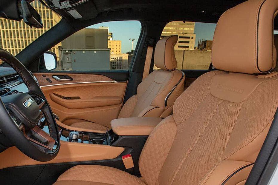 Jeep Grand Cherokee 4xe Interior Image
