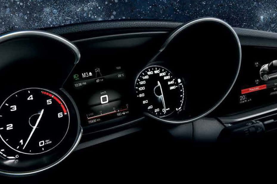 Alfa Romeo Giulia Tachometer