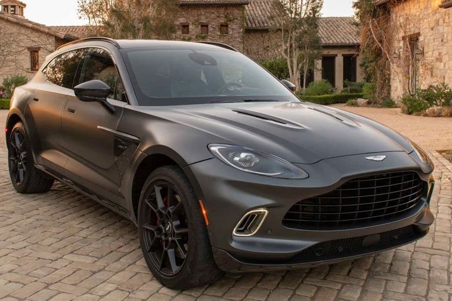 Aston Martin DBX Front side 