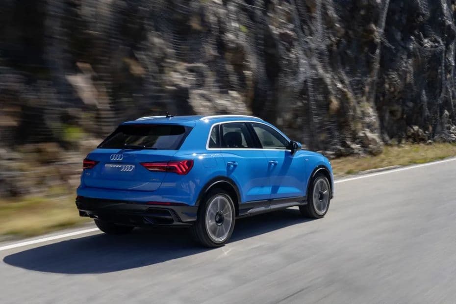 Audi Q3 Right Side View