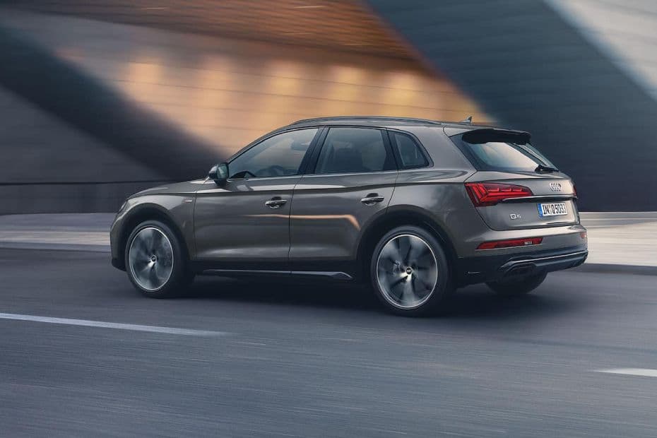 Audi Q5 Left Side View