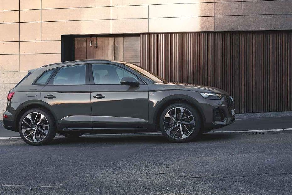Audi Q5 Right Side View
