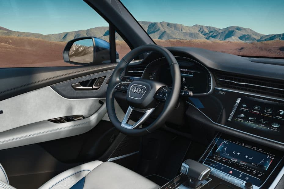 Audi Q7 Dashboard Side View