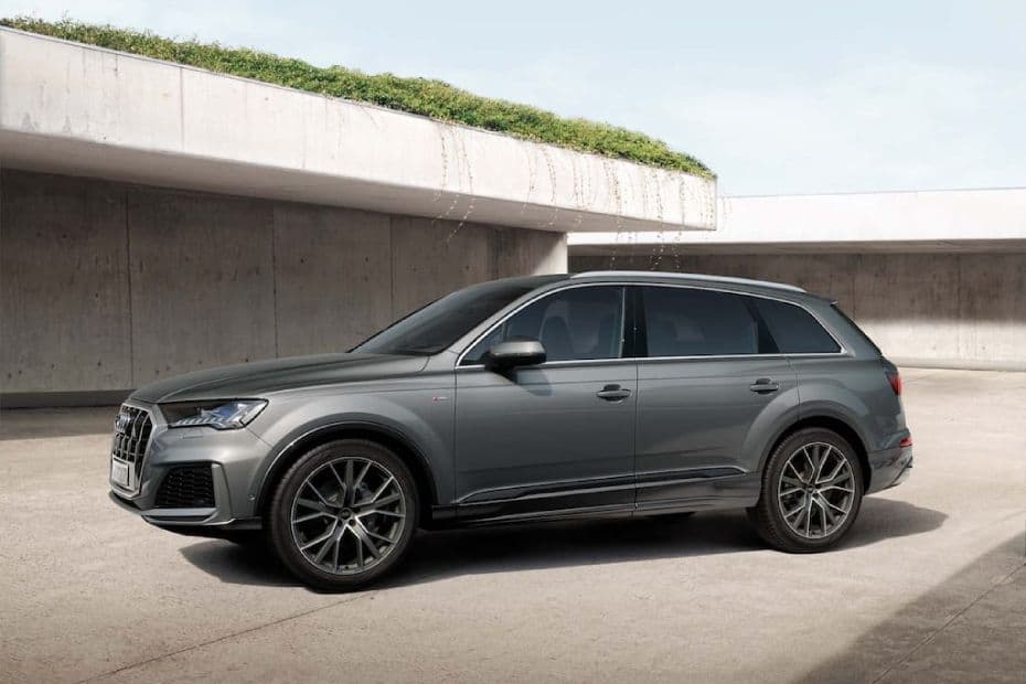 Audi Q7 Left Side View