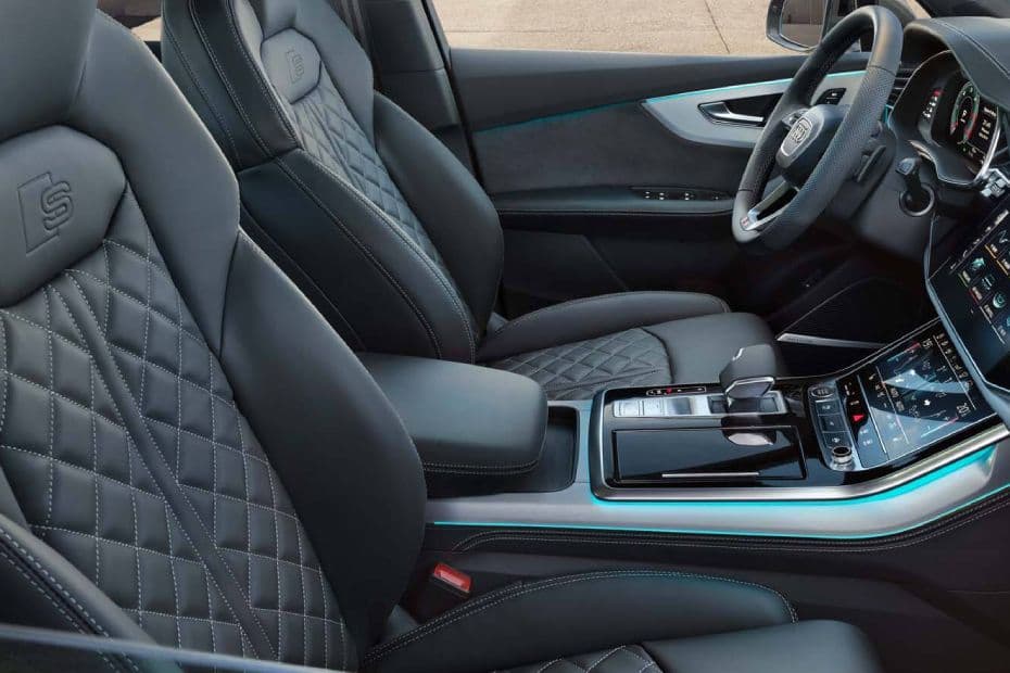 Audi Q7 Seat Side View