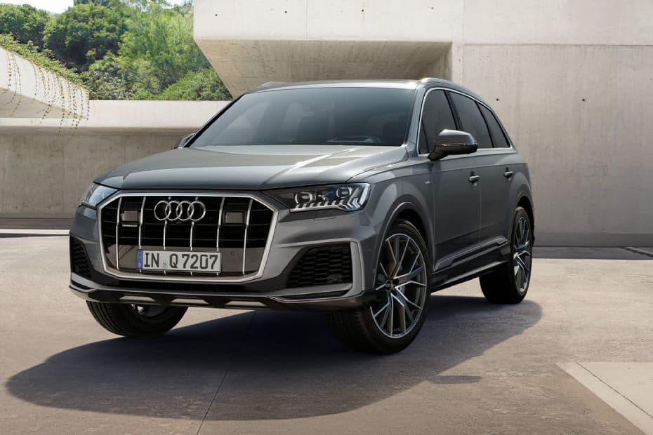 Audi Q7 Front Side View