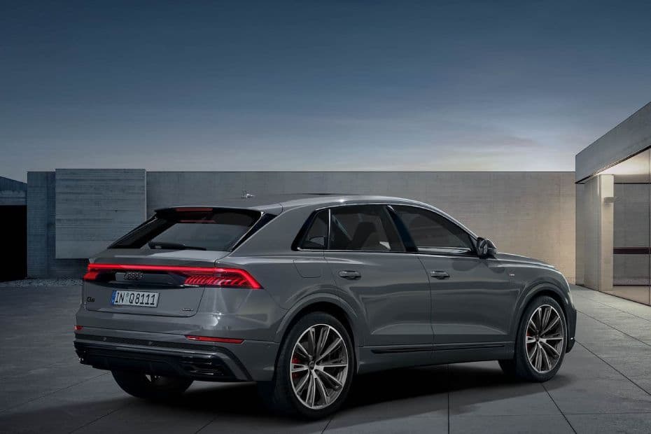 Audi Q8 Right Side View