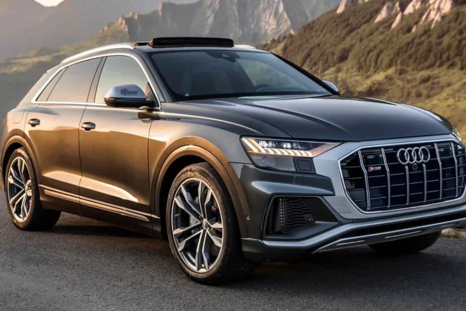 Audi SQ8 Right Side View