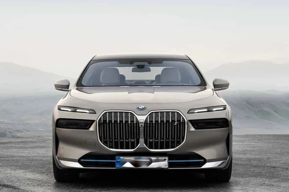 BMW 7 Series Front View