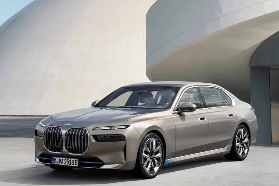 BMW 7 Series Left Side View