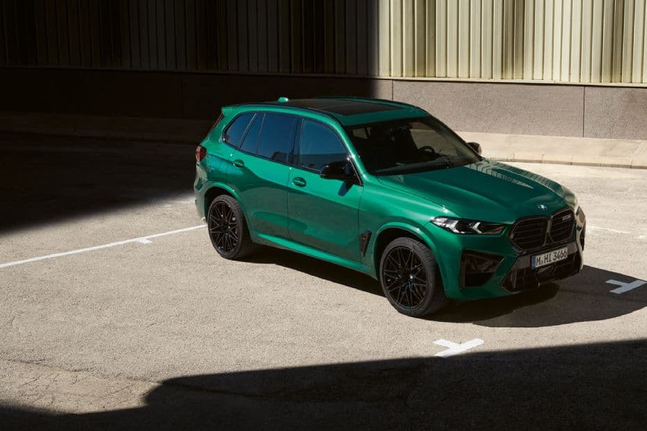 BMW X5 M Right Side View