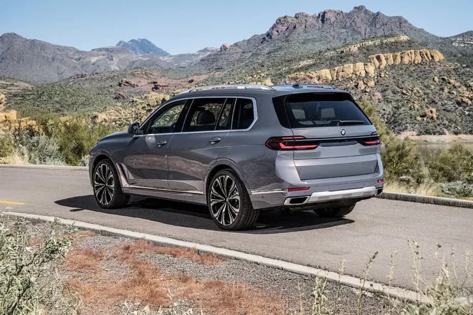 BMW X7 Left Rear Three Quarter