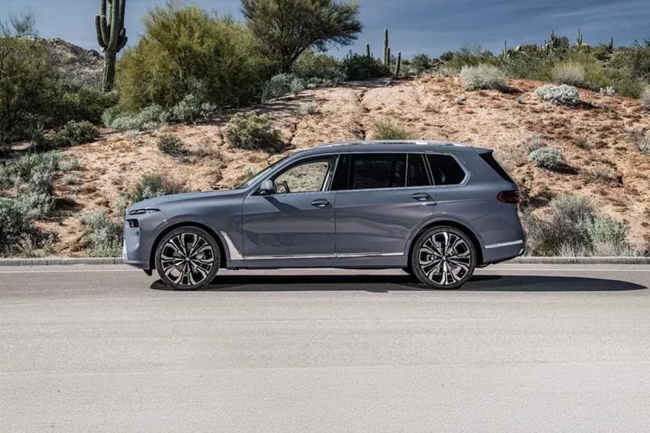 BMW X7 Left View