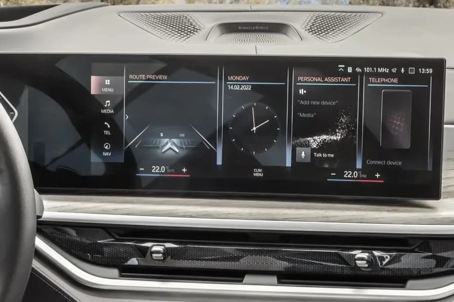 BMW X7 Stereo View