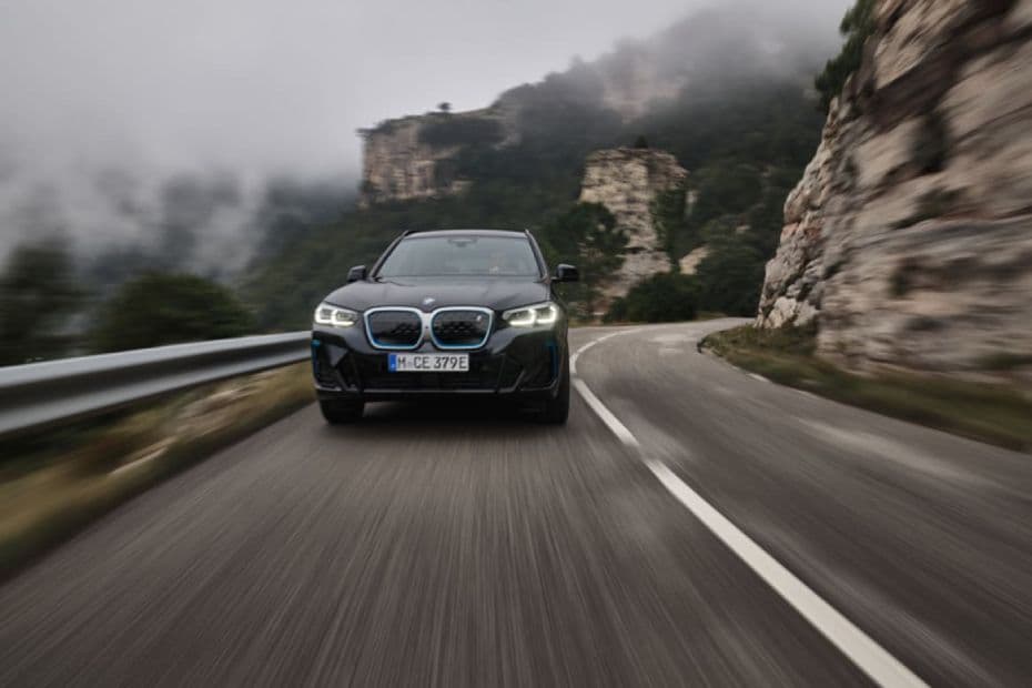 BMW IX3 Right Side Front View