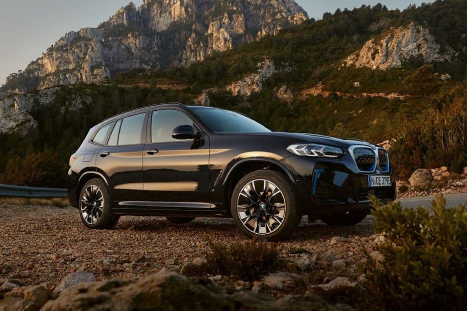 BMW IX3 Right Side View