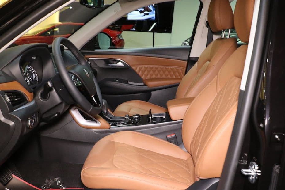 Borgward BX7 Front Mats Space