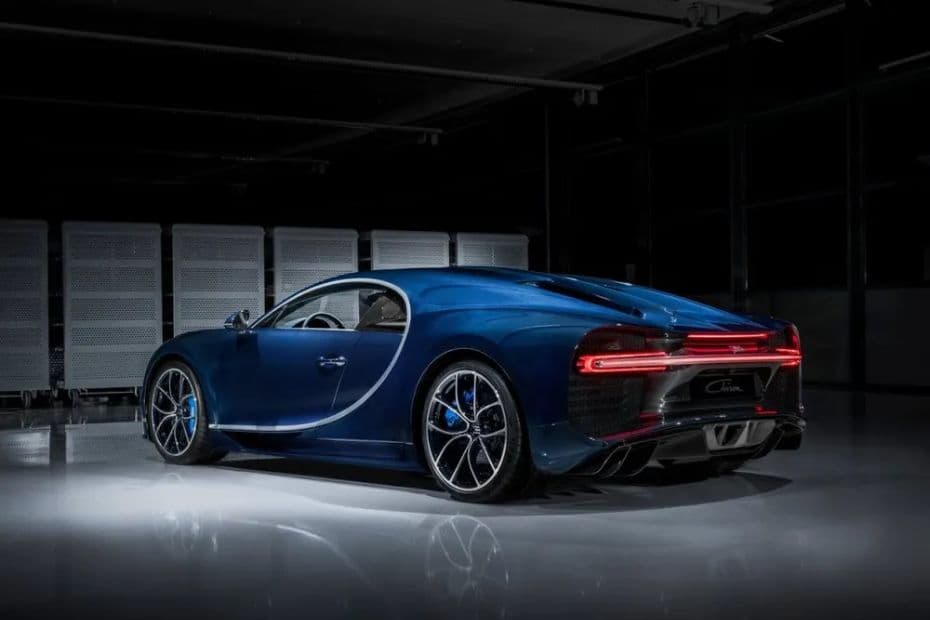 Bugatti Chiron Left Side View 