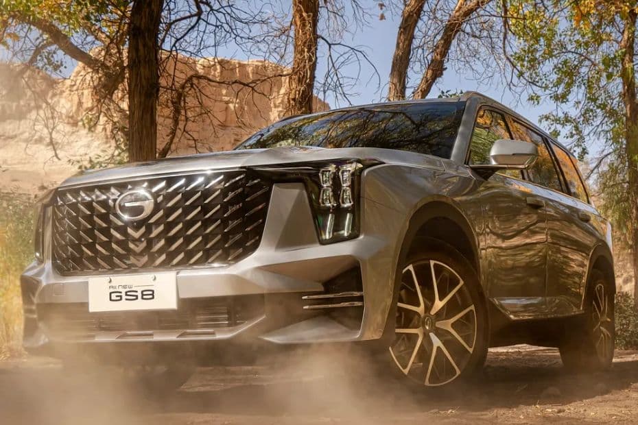 GAC GS8 Left Side Front View