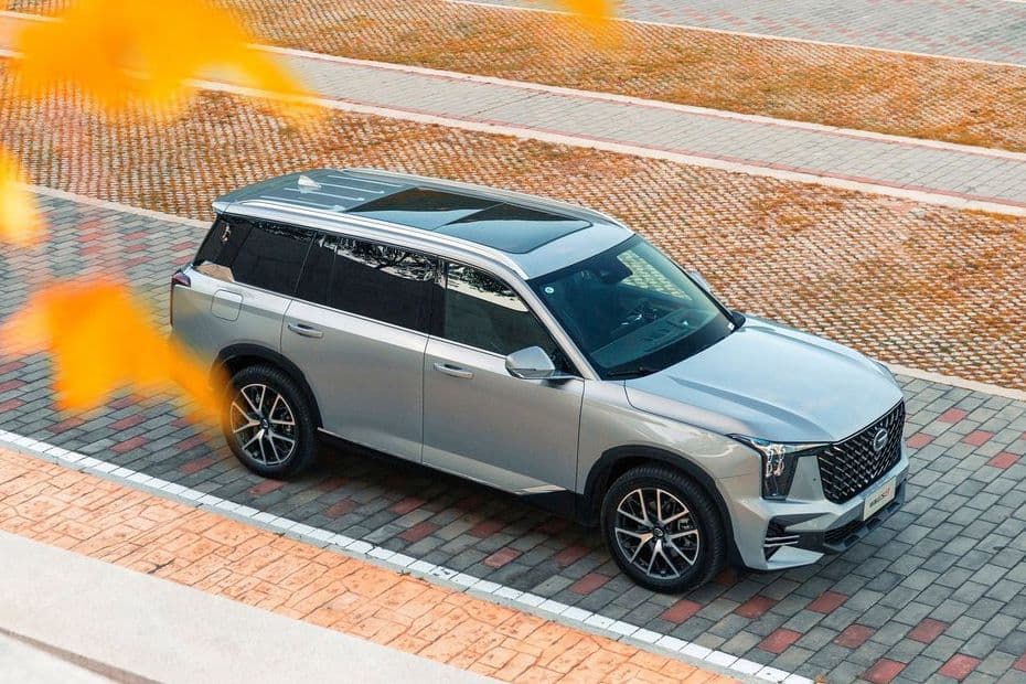 GAC GS8 Right Side Front View