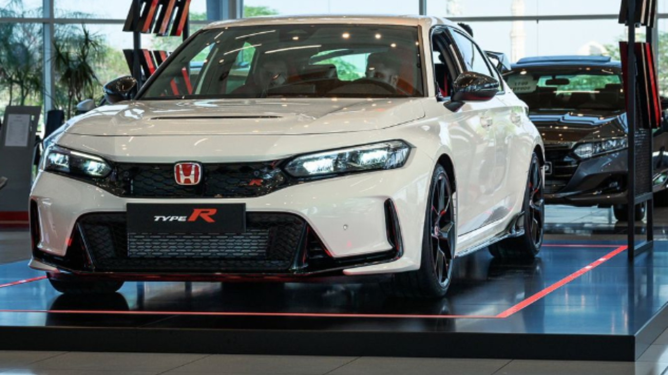 Honda Civic Type-R clinches the Performance Car of the Year Award for 2023