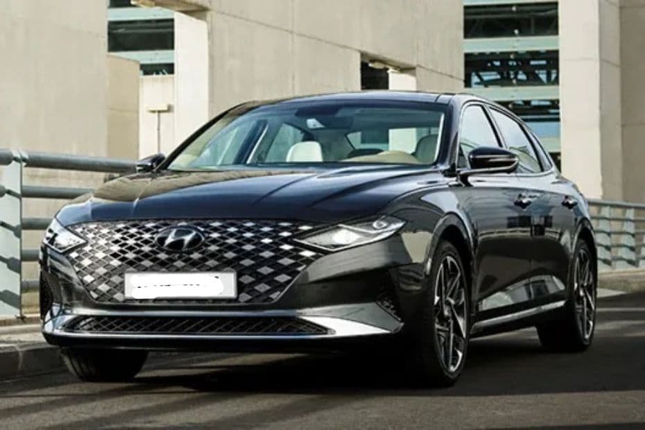 Hyundai Azera Front Side View