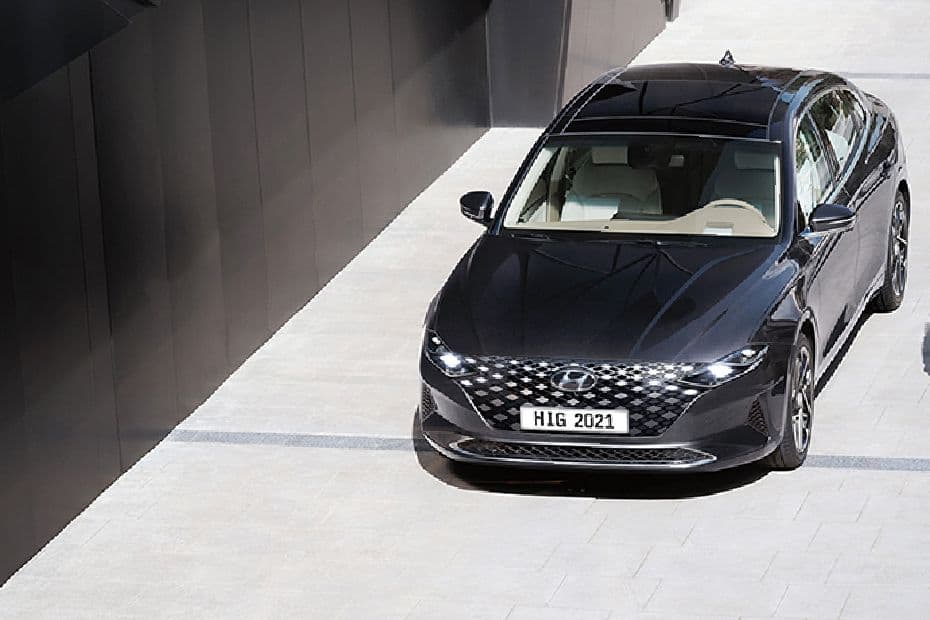 Hyundai Azera Front View
