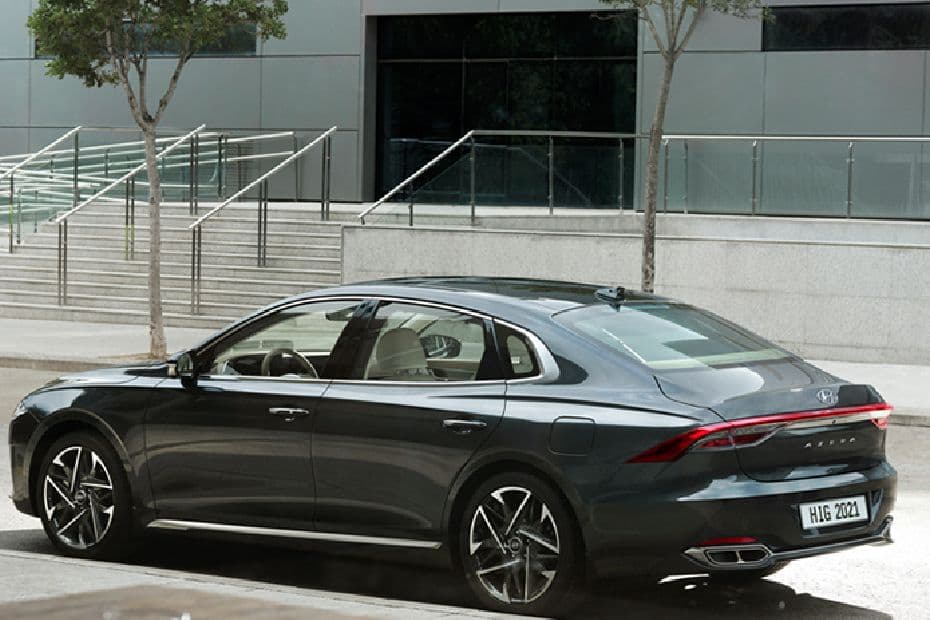 Hyundai Azera Side View