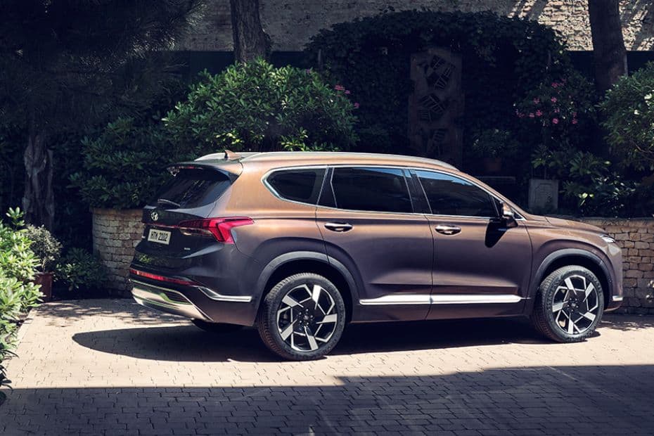 Hyundai Santa Fe Rear Side View