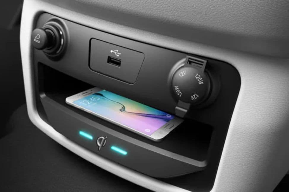 JAC M4 Wireless Charging 