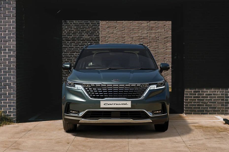 Kia Carnival Front View
