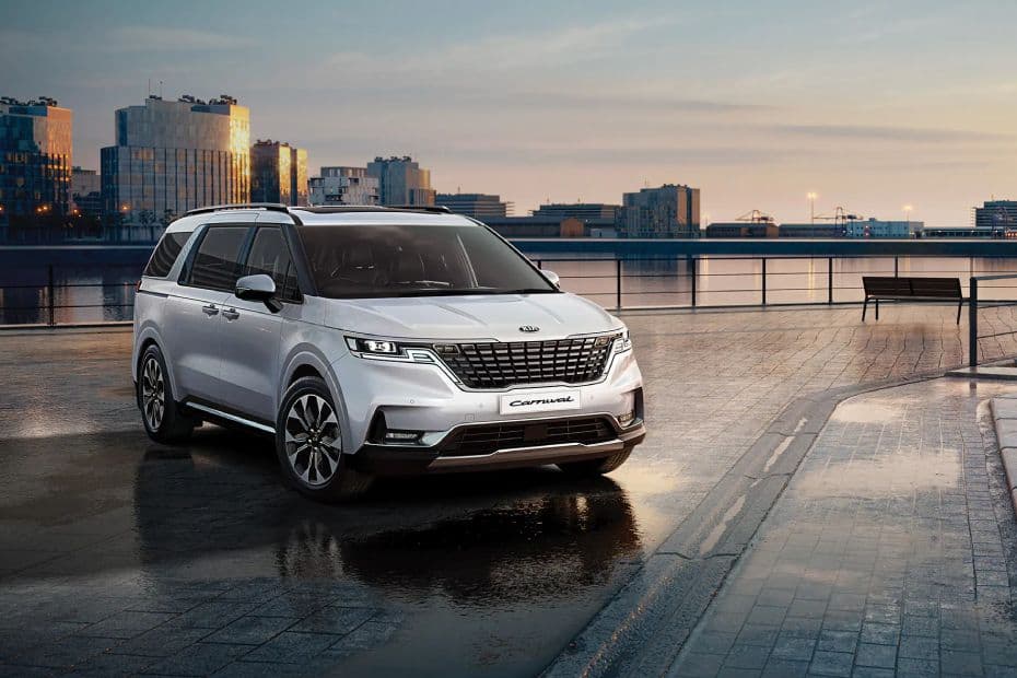 Kia Carnival Right View