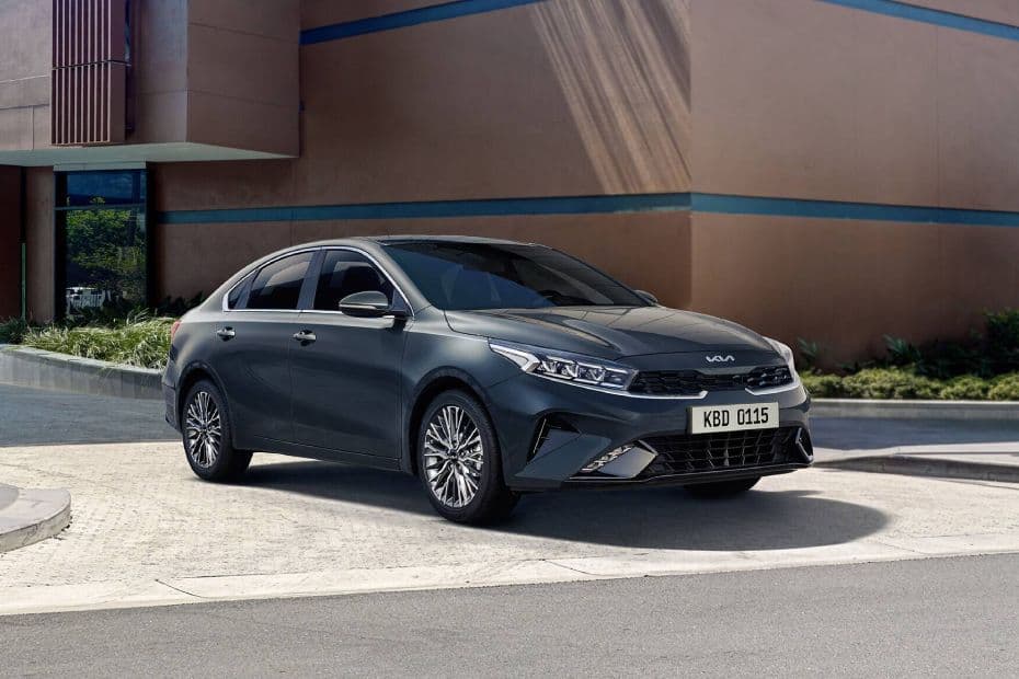 Kia Cerato Right Side View 