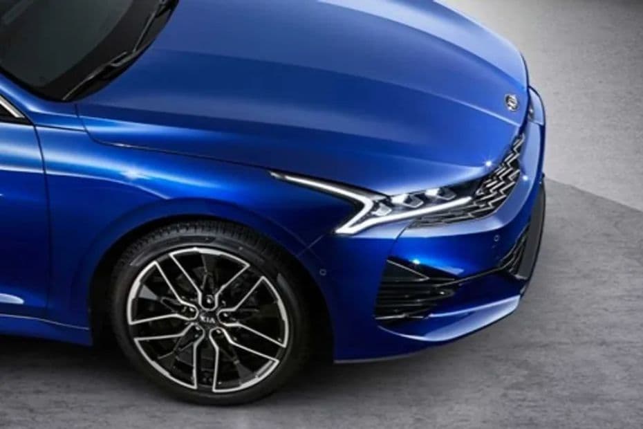 Kia K5 Right Side View