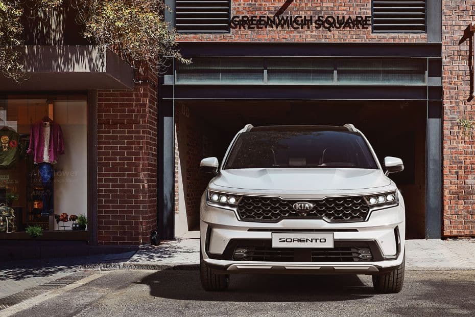 Kia Sorento Front View