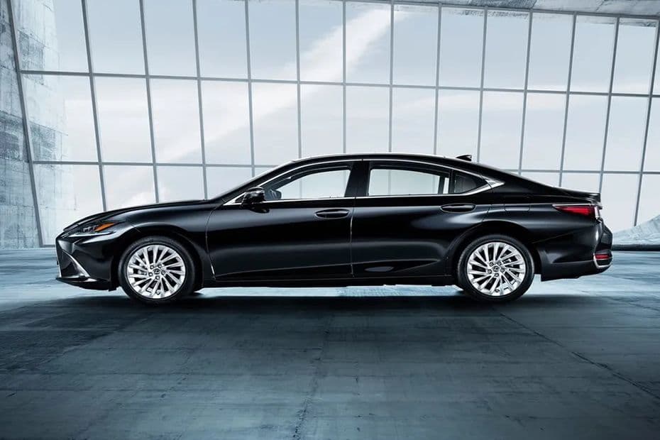 Lexus ES Left Side View