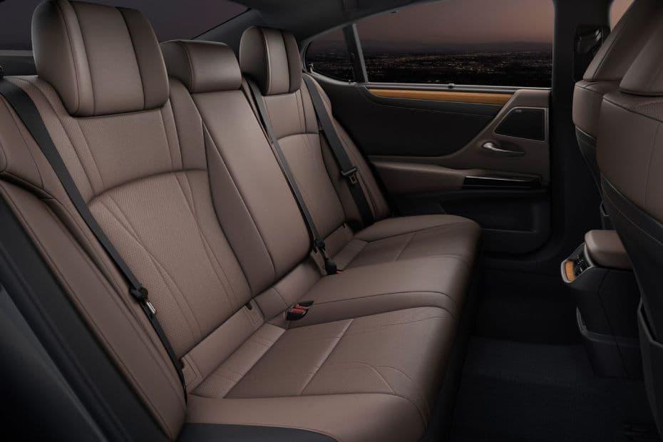 Lexus ES Rear Seat