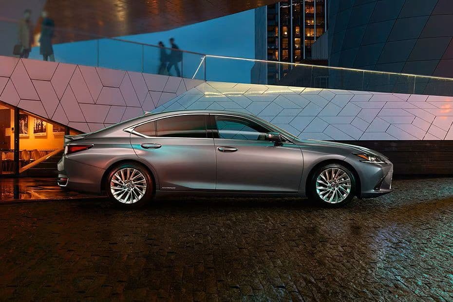 Lexus ES Right Side View