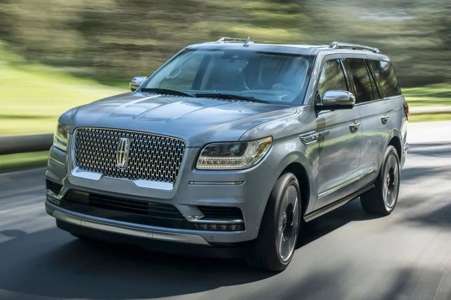 Lincoln Navigator Left Side View
