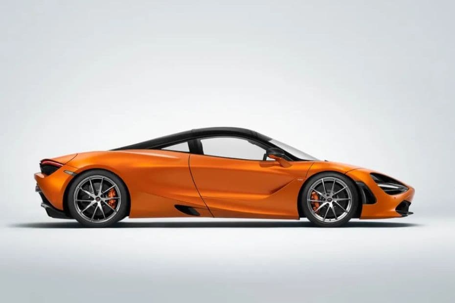  McLaren 720S Right side view 