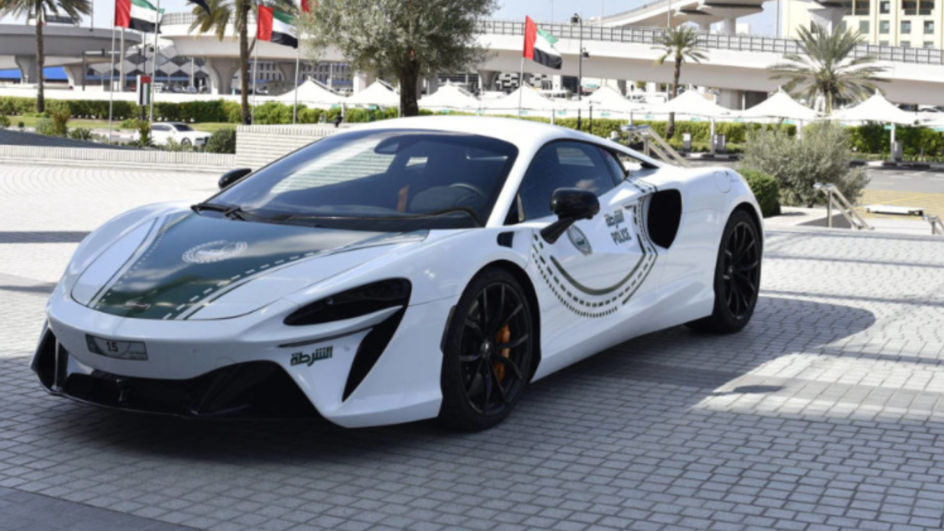 MCLAREN ARTURA ADDED TO THE FLEET OF DUBAI POLICE