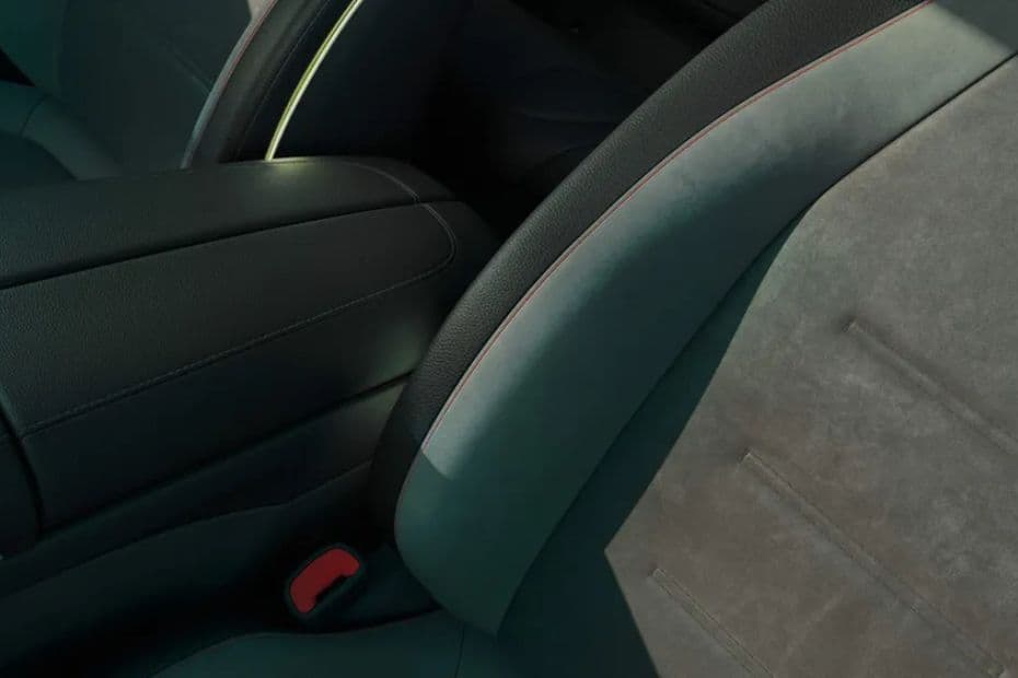 Mercedes-Benz EQE Arm Rest