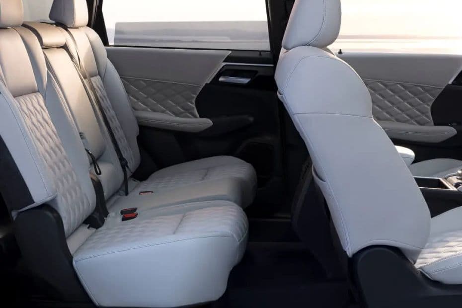 Mitsubishi Outlander Rear Seat