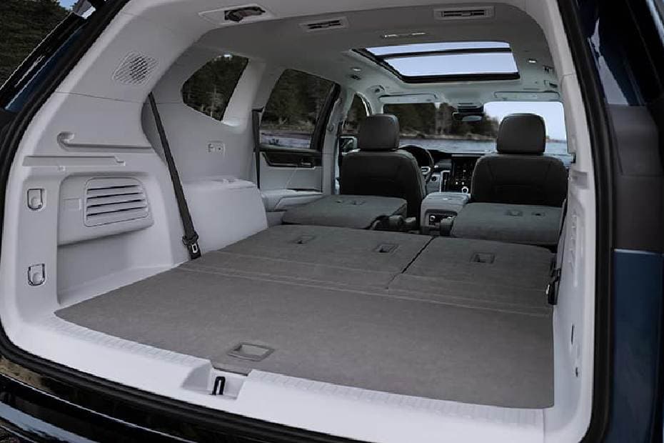 GMC Acadia Denali 2024 Boot Space