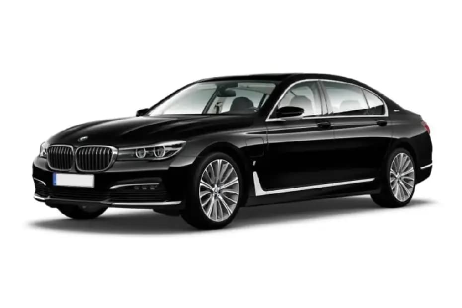 BMW 7 Series 2024 Left Side Front View