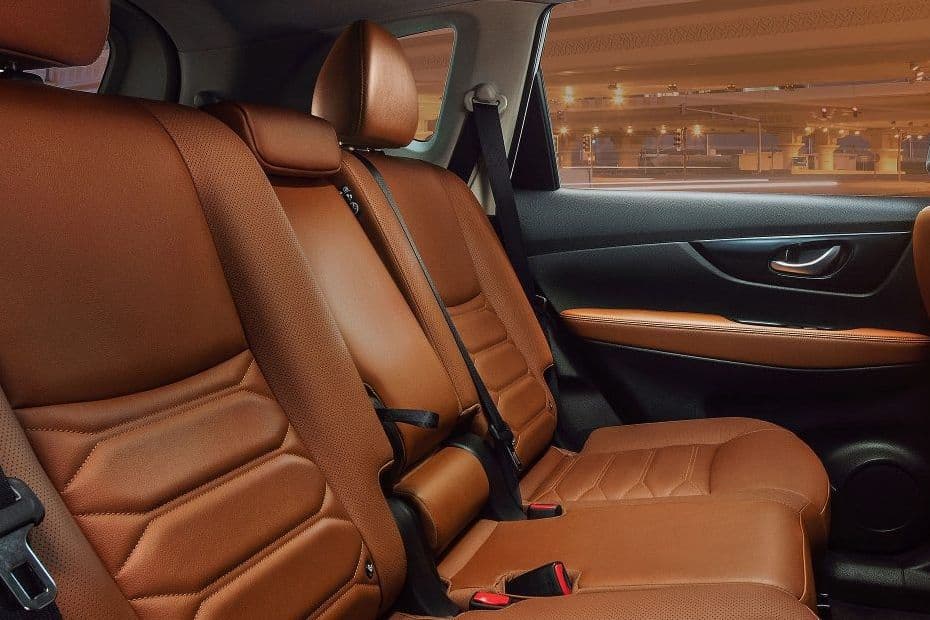Nissan X-Trail Rear Side Seat View