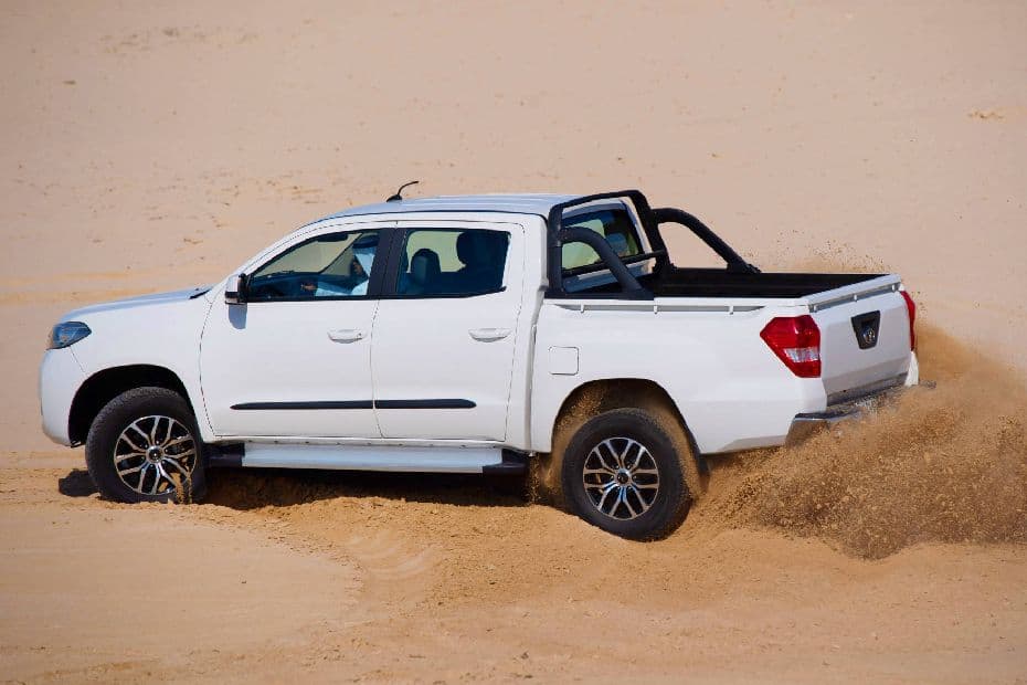 Sandstorm S24  Right Side  View