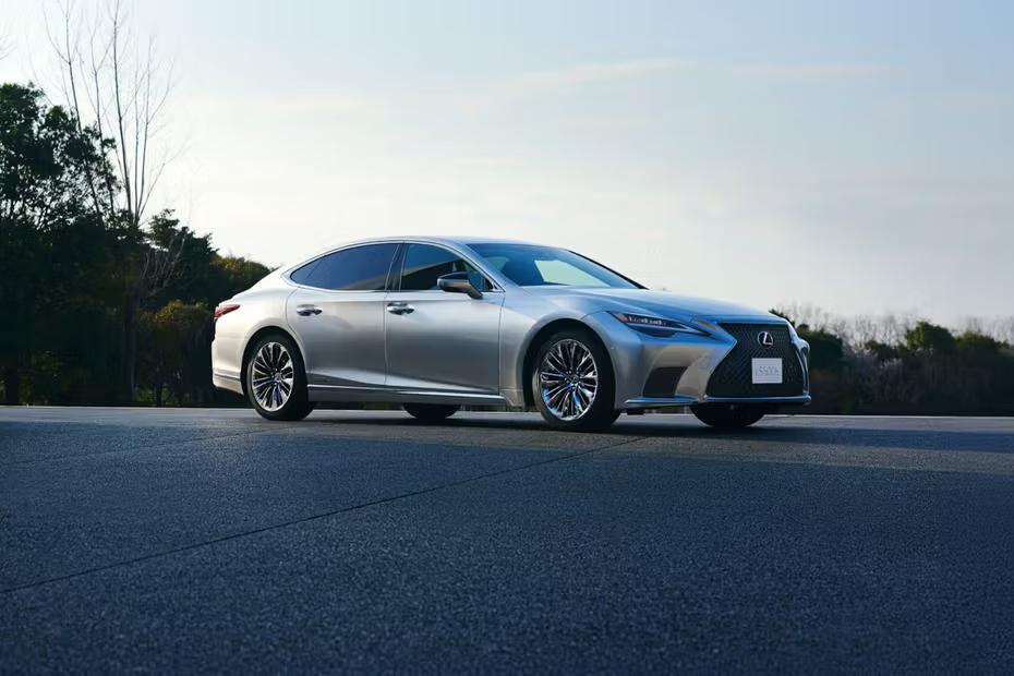 Lexus LS Hybrid Front Cross Side View