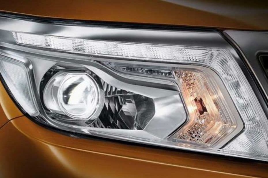 Nissan Navara Headlight