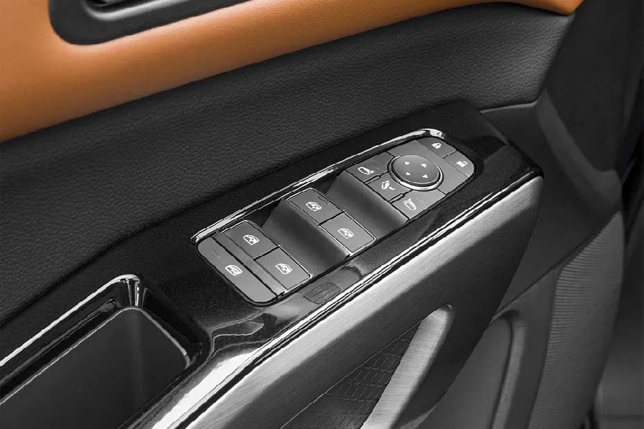 Nissan Pathfinder Interior Image